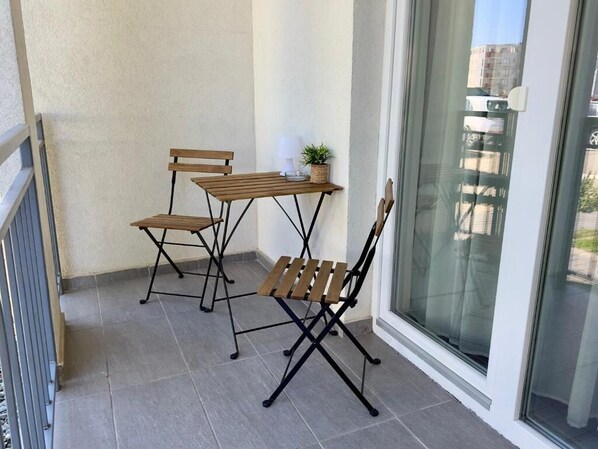 Outdoor dining - Urban Stay by Townhouse (Sibiu)