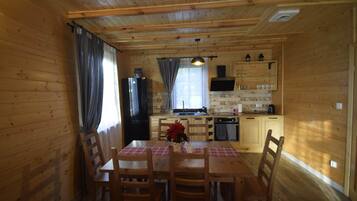 Comfort House, 4 Bedrooms | Dining