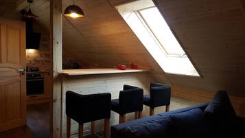 Classic House, 3 Bedrooms | Living room