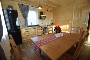 Comfort House, 4 Bedrooms | Dining - Holiday Home in Tuchola Forest Retreat (gmina Osiek)