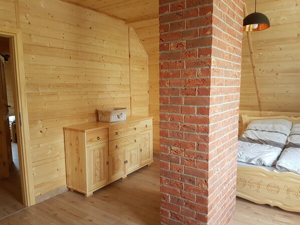 5 Schlafzimmer, individuell eingerichtet, Bettwäsche
