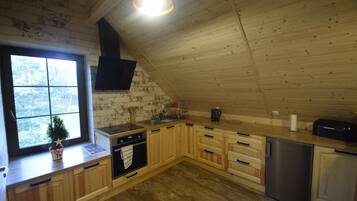 Classic House, 3 Bedrooms | Private kitchen