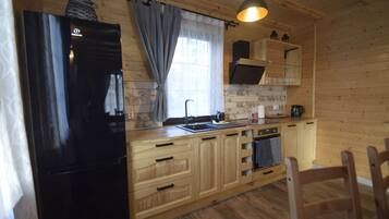 Comfort House, 4 Bedrooms | Private kitchen