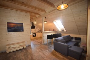 Classic House, 3 Bedrooms | Living room