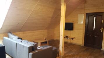 Classic House, 3 Bedrooms | Living room