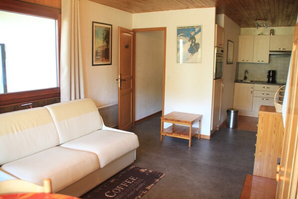 Classic Apartment, 1 Bedroom | Living room - Apartment Only 50 m From the ski Slopes (Chatel)