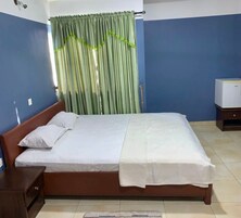 Quarto clássico | Escrivaninha, espaço de trabalho para notebook