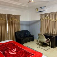Quarto luxo | Escrivaninha, espaço de trabalho para notebook