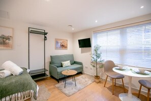 Studio, 1 Double Bed with Sofa bed, Private Bathroom | Living area - Lindenstone Apartments (Maidstone)