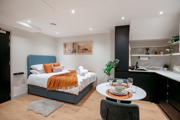 Studio Suite, Mobility Accessible, City View | Laptop workspace, iron/ironing board, WiFi (free)