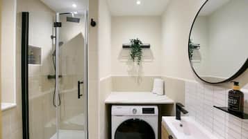 Standard Studio, City View | Bathroom