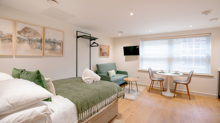 Lindenstone Apartments