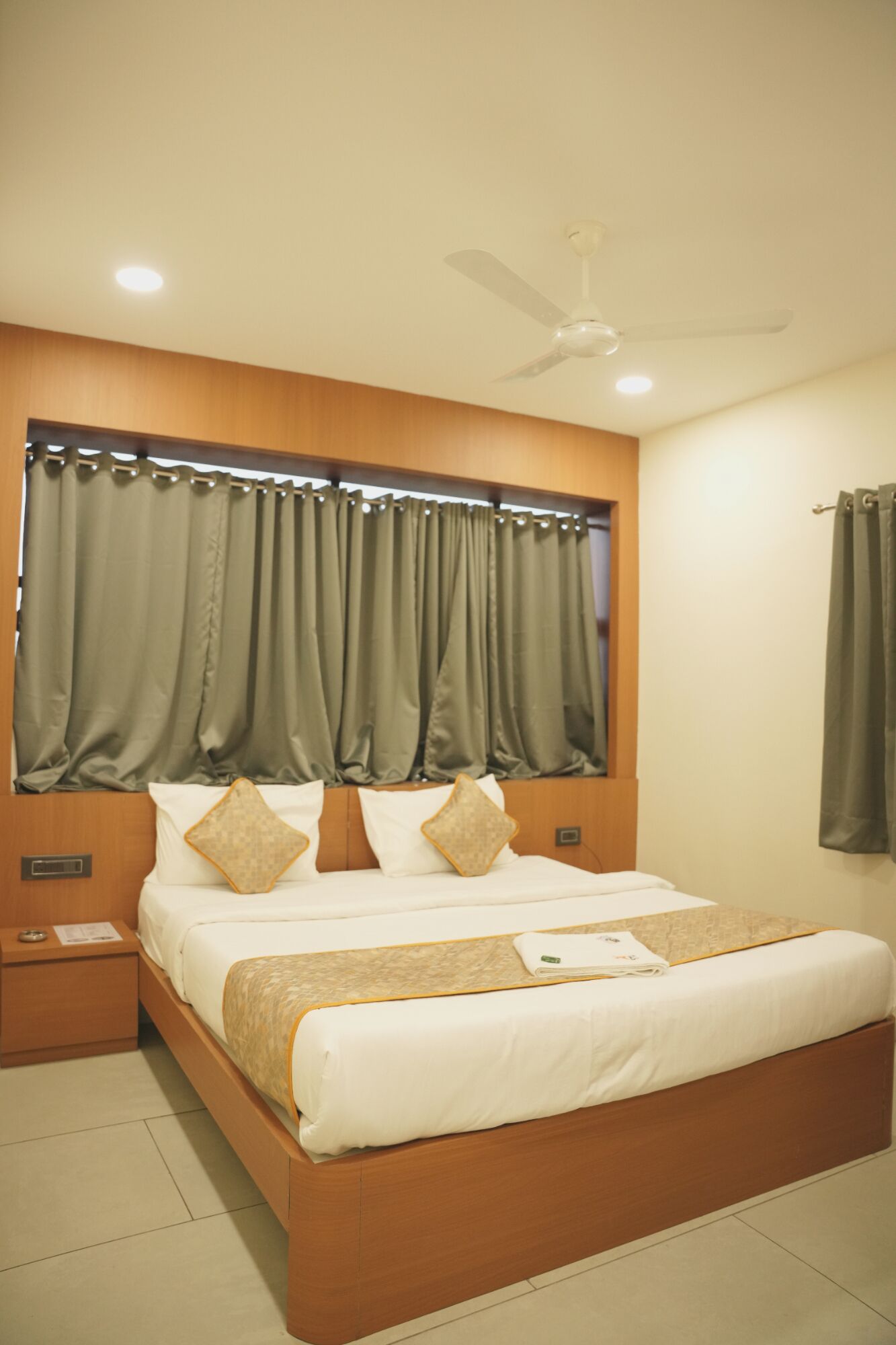 Executive Room | Iron/ironing board, free WiFi