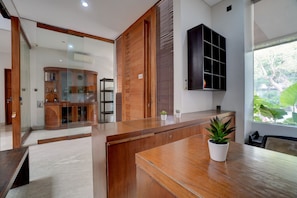 Reception - OYO 95214 Ohana Residence Karawaci (Curug)