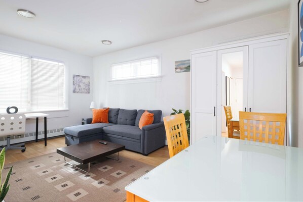 Living area - Prime West End 2BR-  Central Vancouver Lifestyle (Vancouver)