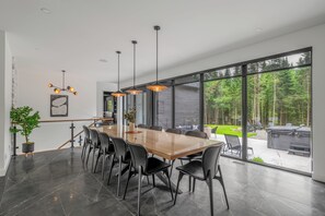 Dining - LE-GRAND-CONSEIL (Austin)