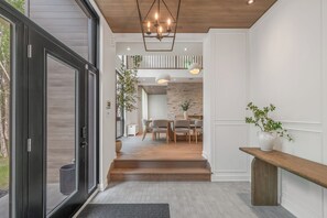 Interior - LE-GRAND-CONSEIL (Austin)