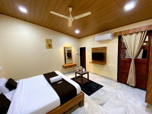 Standard Double Room, Hill View - Taman Resort (Paud)