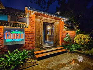 Exterior detail - Taman Resort (Paud)