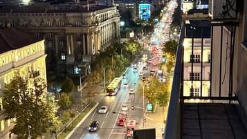 Apartemen Deluks, balkon, pemandangan kota | Halaman properti