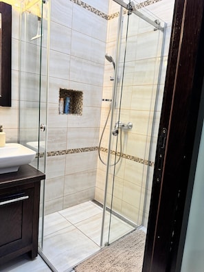 디럭스 아파트, 발코니, 시내 전망 | 욕실