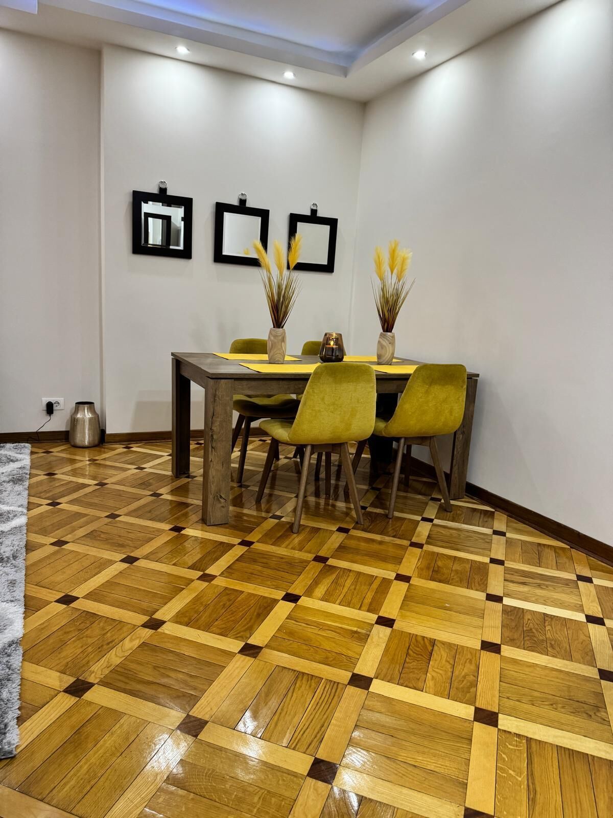 Deluxe Apartment, Balcony, City View | Dining