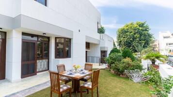 Double Room, Garden View | Outdoor dining