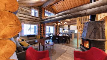 Superior Villa, 6 Bedrooms, Lake View | Living area