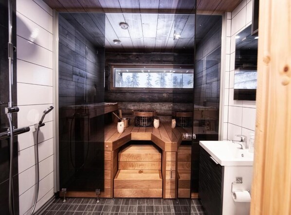 Shower, soap, shampoo, toilet paper - Rukan Salonki Resort (Kuusamo)
