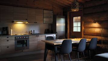 Villa, 3 Bedrooms | Private kitchen | Highchair
