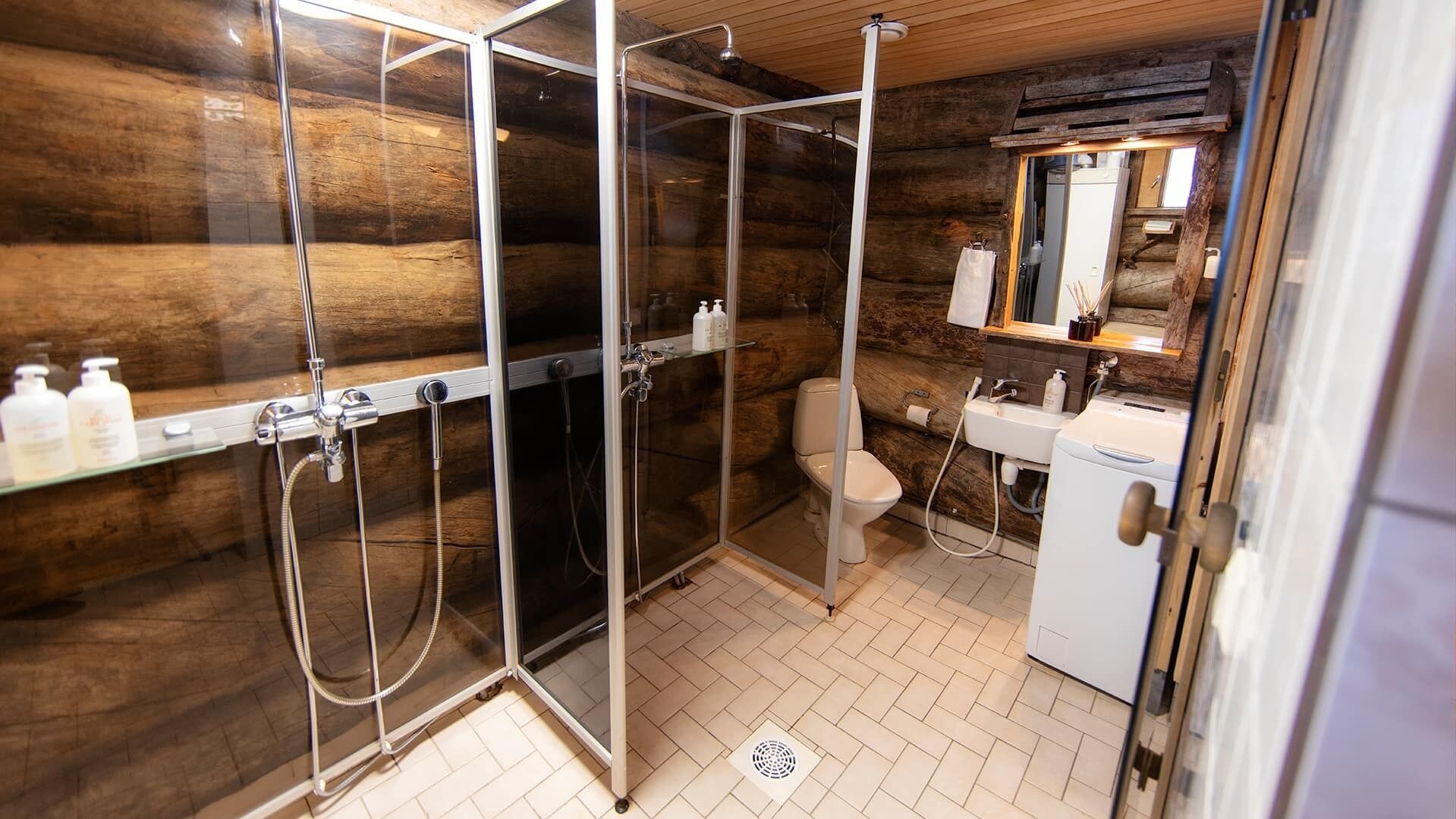 Vila standard, 4 quartos, vista para o lago | Banheiro | Chuveiro, sabonete, shampoo, papel higiênico