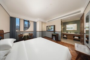 Basic Double Room | Free minibar, desk, laptop workspace, blackout drapes - Nostalgia Hotel Hangzhou Wulinmen Branch (Hangzhou)