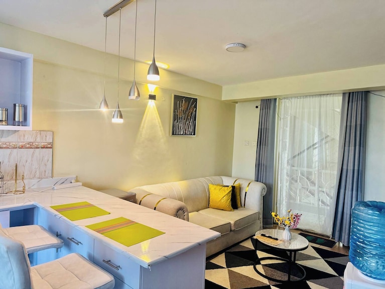 Jolly 1br Mit Klimaanlage, Backup-generation, Netflix, Balkon - Kisumu