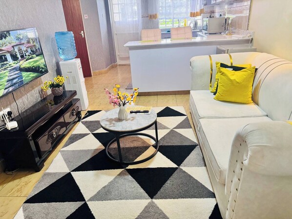 Living area - Jolly 1br with AC, backup gen, Netflix, Balcony (Kisumu)