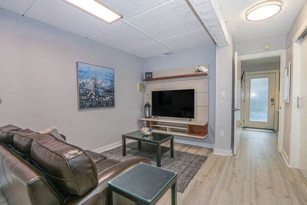 Living area - Urban Oasis near Hyde Park, Walkable to Downtown! (Tampa)