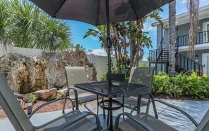 Outdoor dining - Urban Oasis near Hyde Park, Walkable to Downtown! (Tampa)