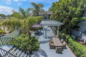 Outdoor dining - Urban Oasis near Hyde Park, Walkable to Downtown! (Tampa)