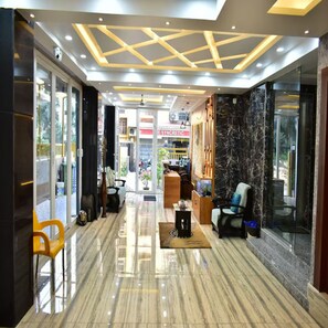 Lobby - Candlewood Park (newtown)