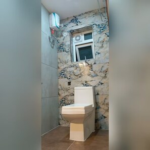 Deluxe Room | Bathroom - Candlewood Park (newtown)