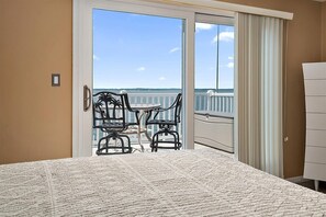 2 bedrooms, iron/ironing board, free WiFi, bed sheets - Luxury Waterfront Oasis with Sunset Views (Ocean City)