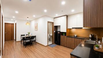 Apartment, 3 Bedrooms | Desk, laptop workspace, blackout curtains, soundproofing