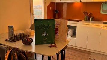 Căn hộ, quang cảnh thành phố | Khu vực ăn uống tại phòng