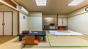 1 bedroom, desk, iron/ironing board, free WiFi - For 2 people Japanesestyle room  21 square met / Naha Okinawa (Naha)
