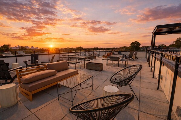 Terrace/patio - Stylish Condo + Rooftop Lounge + Near Broadway, Nissan Stadium & Dining (Nashville)