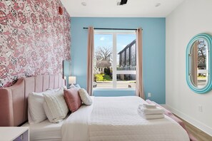 Room - Stylish Condo + Rooftop Lounge + Near Broadway, Nissan Stadium & Dining (Nashville)