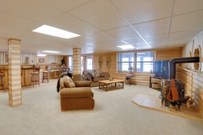 Living area - Stunning Sunset Views! Lake Michigan Lodge (Cooks)