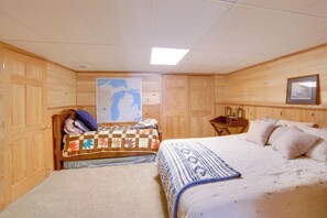 Room - Stunning Sunset Views! Lake Michigan Lodge (Cooks)