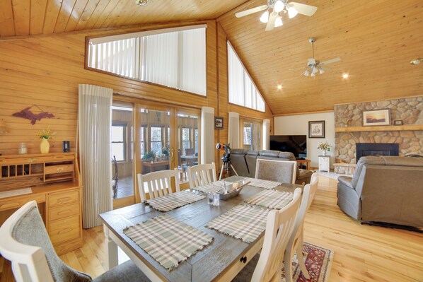 Interior - Stunning Sunset Views! Lake Michigan Lodge (Cooks)