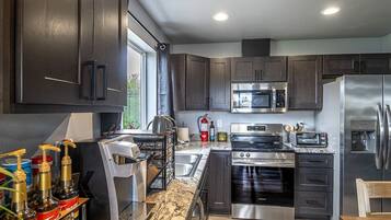 Coffee/tea maker, fridge, microwave, oven