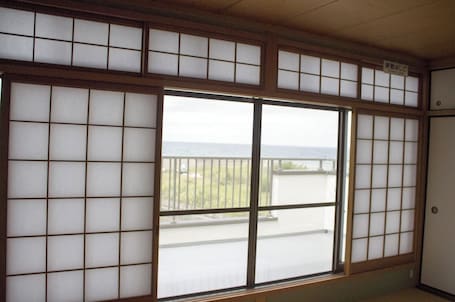Interior. The sea is right there A 120tsubo approx 400 s / Sumoto City Hyōgo